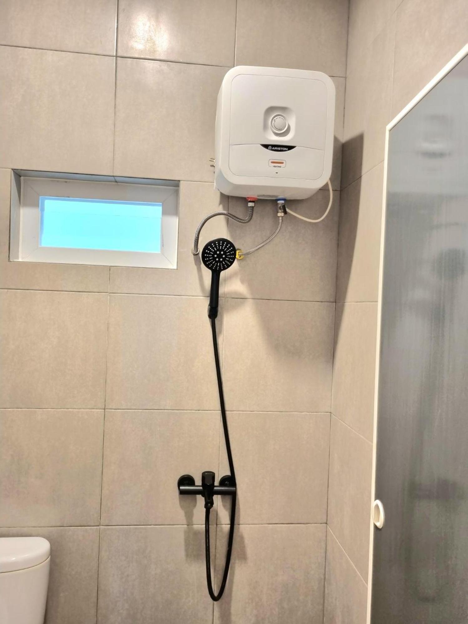 Wisma tamu Zizi Homey 302 Cemara Asri